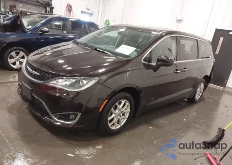 2017 Chrysler Pacifica Touring Plus z USA, uszkodzony, nr VIN 2C4RC1BG2HR837218